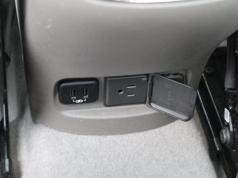 Used 2017 Chevrolet Malibu Hybrid w/ Leather Package FWD image 15