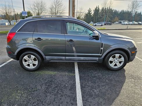 Used 2013 Chevrolet Captiva Sport LS image 2