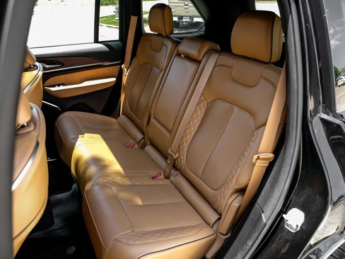 Used 2024 Jeep Grand Cherokee Summit AWD/4WD image 32
