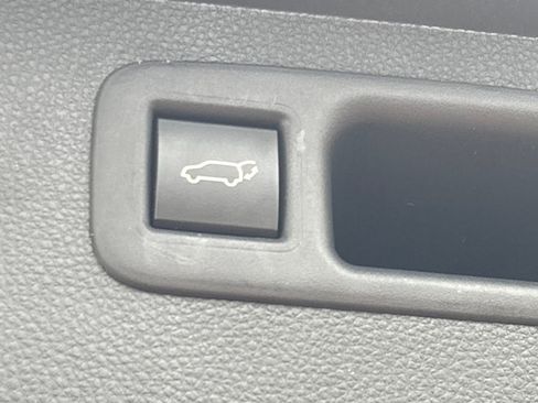 Used 2021 Toyota Highlander XLE image 33