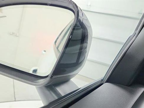 Used 2024 Volvo XC40 B5 Core image 13