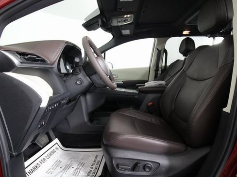Used 2024 Toyota Sienna Platinum image 12