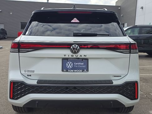 Certified 2025 Volkswagen Tiguan SE R-Line AWD/4WD image 10