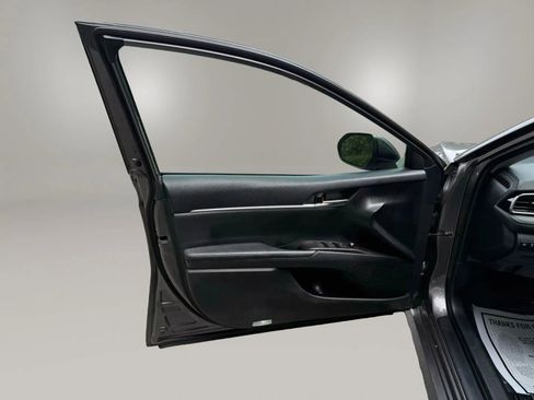 Used 2021 Toyota Camry XLE FWD image 21