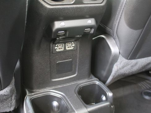 Used 2022 Jeep Gladiator Overland w/ Popular Equipment Package AWD/4WD image 41