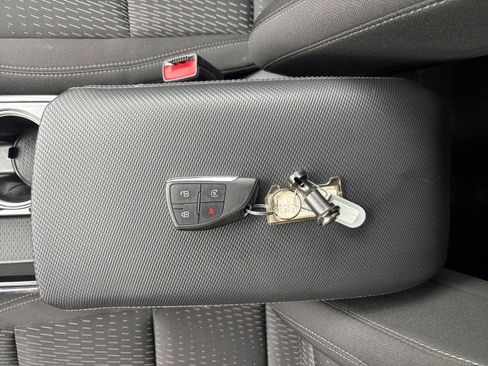 Used 2025 Chevrolet Equinox LT FWD image 22