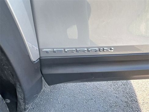 Used 2023 GMC Terrain SLT image 31