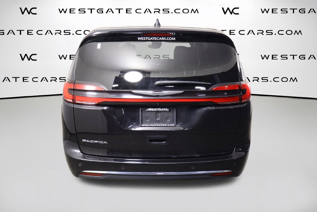 Used 2025 Chrysler Pacifica Select FWD image 4