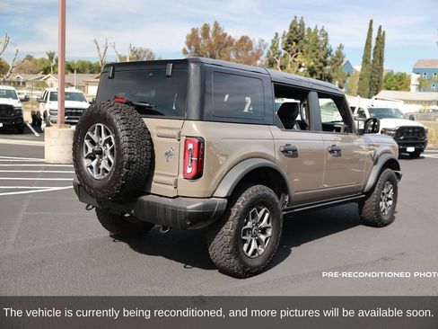 Used 2025 Ford Bronco Badlands image 6