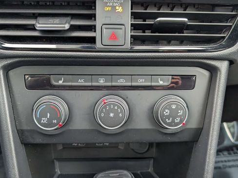 Used 2022 Volkswagen Taos SE image 26