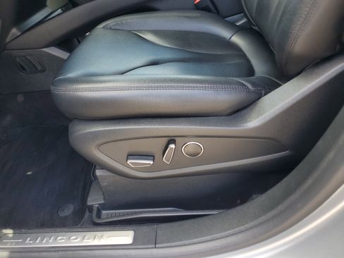 Certified 2023 Lincoln Nautilus AWD image 12