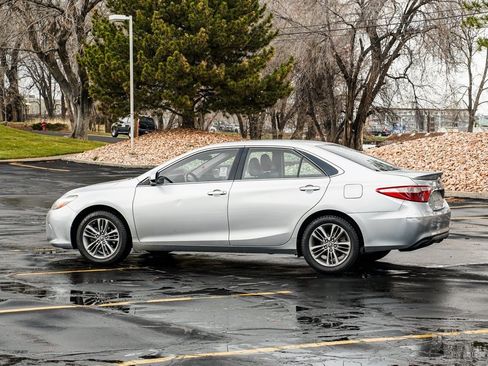 Used 2016 Toyota Camry SE image 7