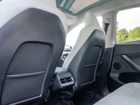 Used 2023 Tesla Model Y Performance image 19