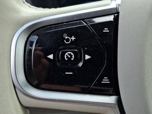 Certified 2025 Volvo XC90 B6 Plus w/ Protection Package Premier AWD/4WD image 25