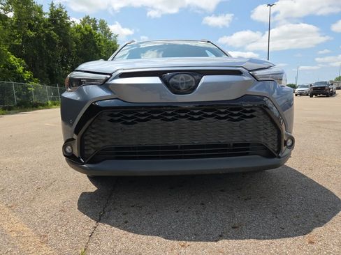 Used 2024 Toyota Corolla Cross AWD Hybrid w/ Convenience Package image 2
