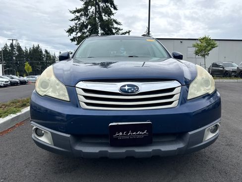 Used 2011 Subaru Outback 2.5i Premium AWD/4WD image 2