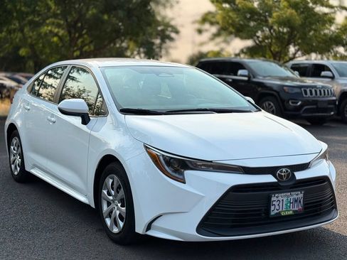 Used 2023 Toyota Corolla LE w/ Carpet Mat Package (TMS) FWD image 7