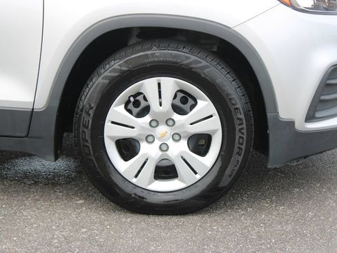 Used 2017 Chevrolet Trax LS FWD image 12