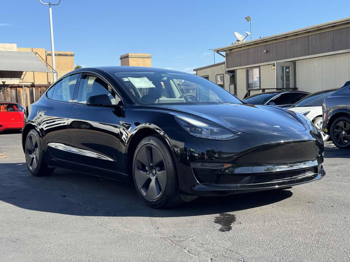 Used 2023 Tesla Model 3 Standard Range RWD image 3