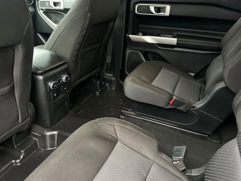 Certified 2022 Ford Explorer XLT image 4