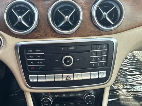 Used 2019 Mercedes-Benz GLA 250 4MATIC w/ Premium Package image 10