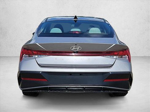Used 2025 Hyundai Elantra Limited FWD image 7