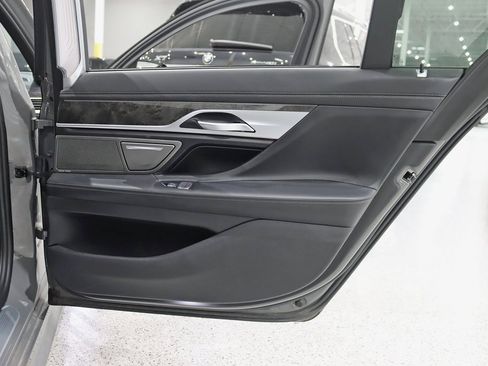 Used 2022 BMW 750i xDrive w/ Executive Package image 42