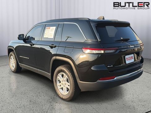 Used 2024 Jeep Grand Cherokee Laredo AWD/4WD image 4