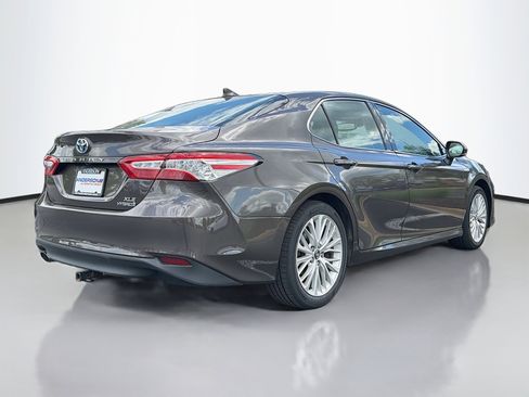 Used 2020 Toyota Camry XLE FWD image 2