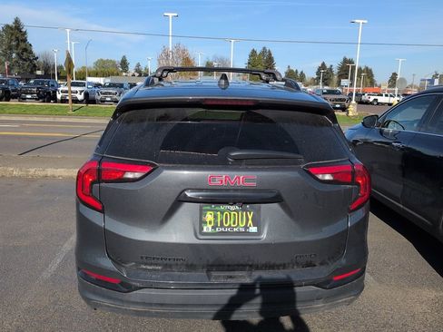 Used 2021 GMC Terrain SLE w/ Elevation Edition image 8