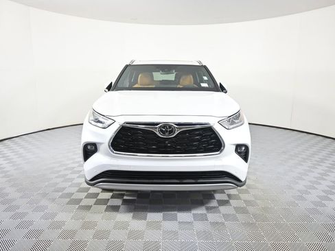 Used 2025 Toyota Highlander Platinum AWD/4WD image 10