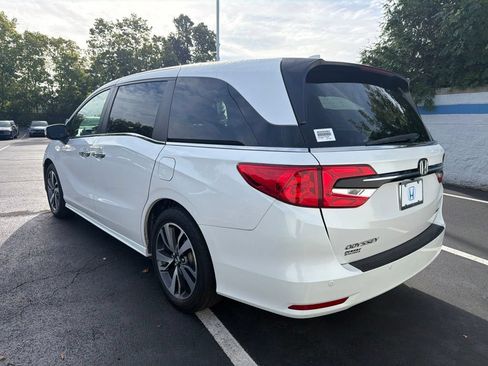 Used 2024 Honda Odyssey Touring image 3
