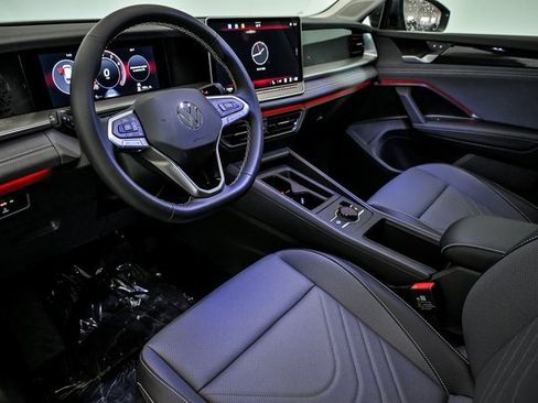 New 2026 Volkswagen Tiguan SE image 6