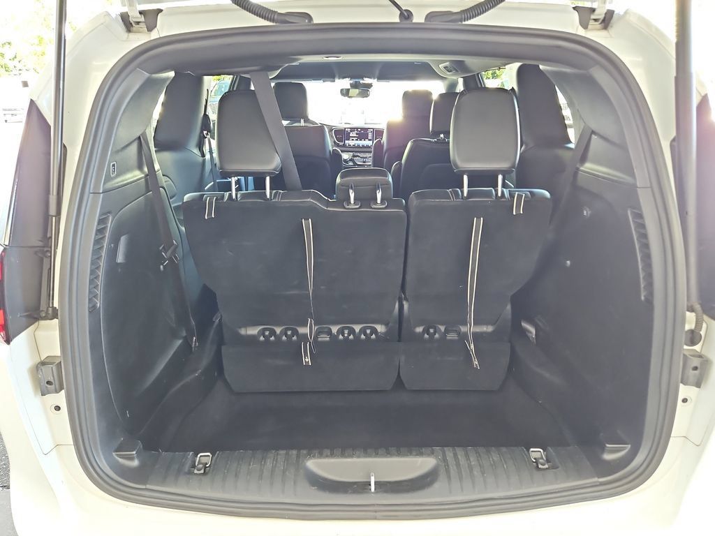 Used 2025 Chrysler Pacifica Select FWD image 31