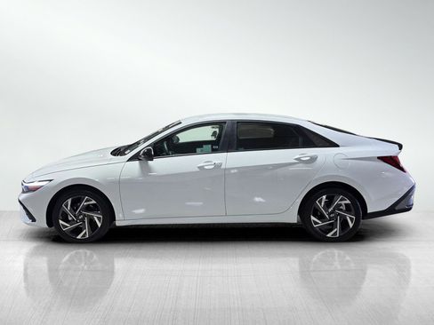 Certified 2025 Hyundai Elantra Sport FWD image 4