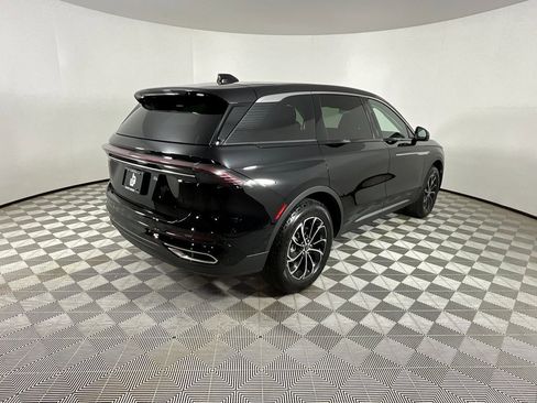 Used 2025 Lincoln Nautilus Premier image 4