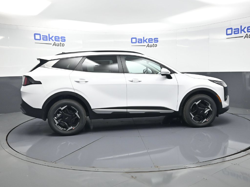 Certified 2026 Kia Sportage EX w/ EX Panorama Roof Package AWD/4WD image 8