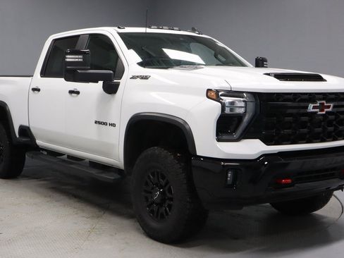 Used 2024 Chevrolet Silverado 2500 ZR2 w/ Technology Package image 1