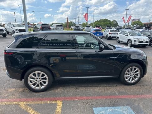 Used 2025 Land Rover Range Rover Sport SE AWD/4WD image 3