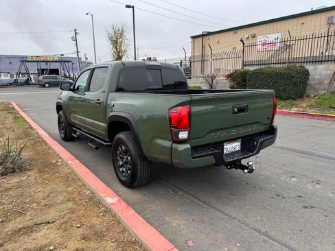 Used 2021 Toyota Tacoma SR5 w/ Trail Edition image 3
