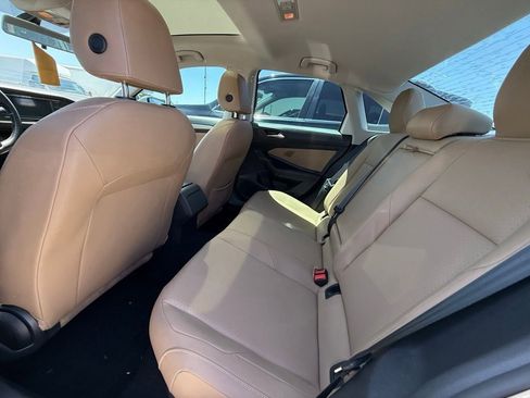 Used 2019 Volkswagen Jetta SE FWD image 6