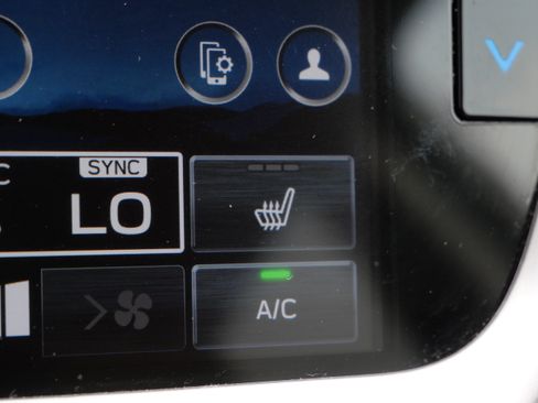 Used 2024 Subaru Outback Premium AWD/4WD image 33