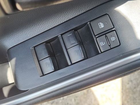 Used 2023 Toyota Highlander LE FWD image 22