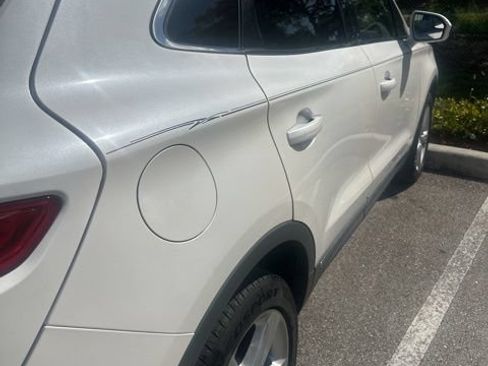 Used 2018 Lincoln MKC Premiere FWD image 2