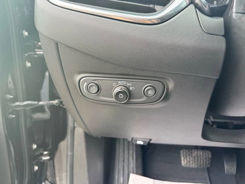 Used 2021 Chevrolet Equinox Premier w/ Redline Edition image 16