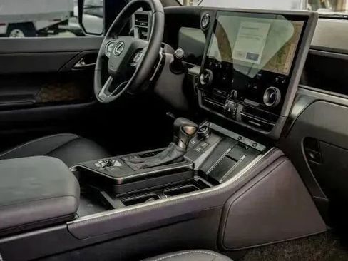 Used 2025 Lexus GX 550 image 24