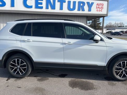 Used 2021 Volkswagen Tiguan SE image 17