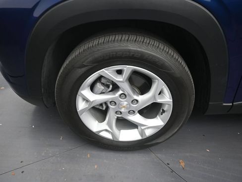 Used 2024 Chevrolet Trax LS w/ LS Convenience Package FWD image 9