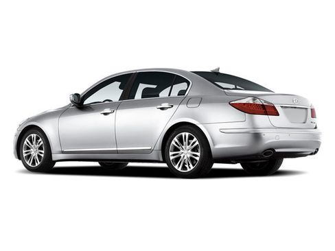 Used 2009 Hyundai Genesis 4.6 w/ Technology Pkg 5 RWD image 2