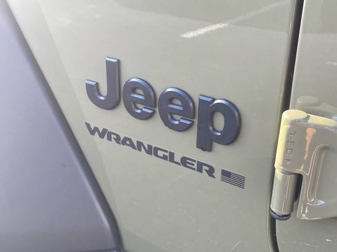 Used 2025 Jeep Wrangler Sport AWD/4WD image 26